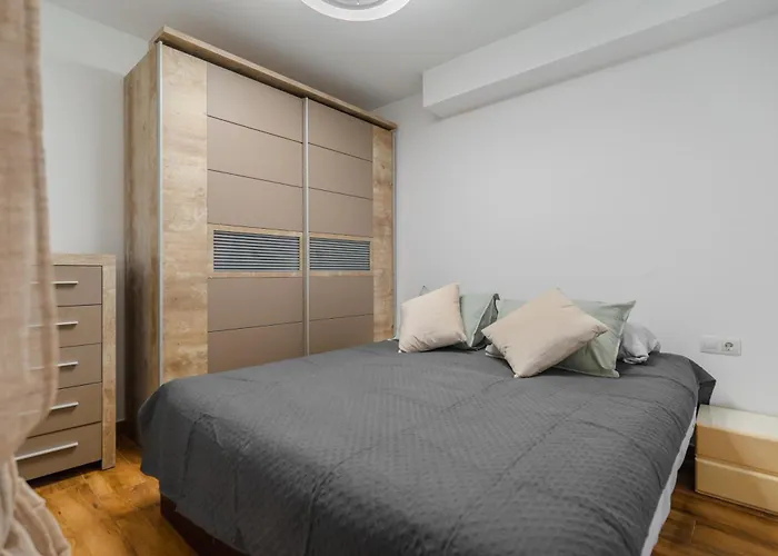 Apartment Marav, Climatizated Pool *