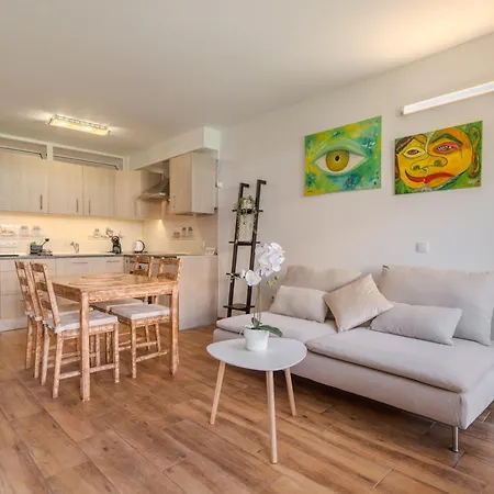 Sunny With Pool & Terrace & Wifi * Коста-дель-Силенцио