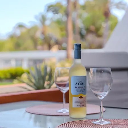 Sunny With Pool & Terrace & Wifi Διαμέρισμα *