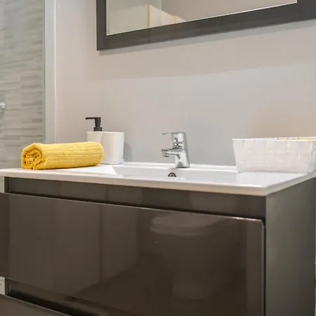 Διαμέρισμα Sunny With Pool & Terrace & Wifi