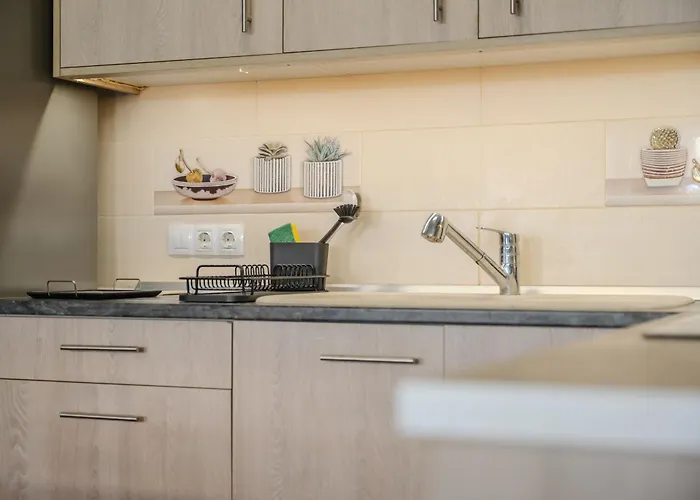 Apartment Marav, Climatizated Pool